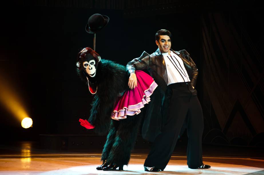 Jarbas Homem de Mello é o mestre de cerimônias do espetáculo Cabaret Jarbas Homem de Mello é o mestre de cerimônias do espetáculo Cabaret