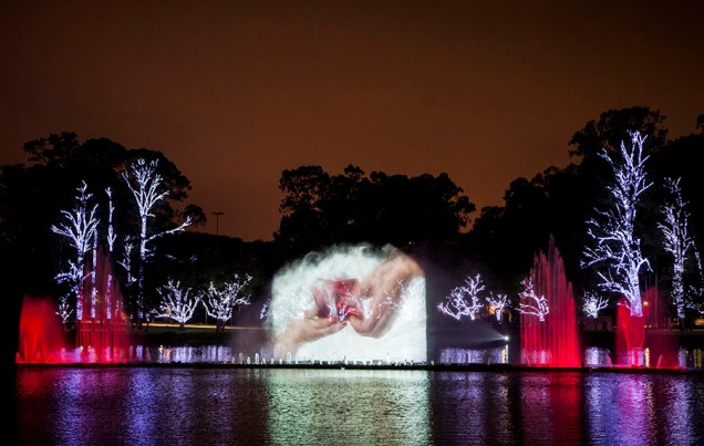 Espetáculo da fonte multimídia emociona o público no Ibirapuera