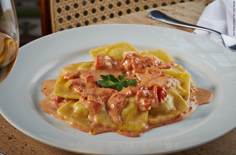 Nico Pasta & Basta: ravióli de palmito com molho de tomate seco (Foto: Guto Seixas)