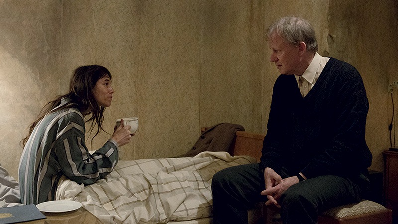 Ninfomaníaca - Volume 1: Seligman é confidente da personagem Joe viciada em sexo Ninfomaníaca - Volume 1: Seligman é confidente da personagem Joe viciada em sexo