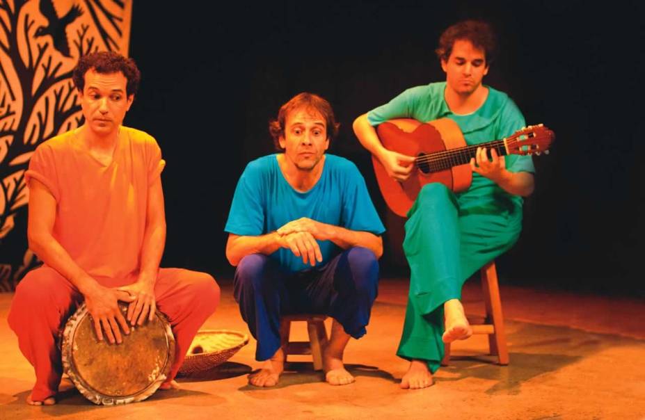 Leandro Medina, Paulo Federal e Thomas Howard: tramas curtas e música ao vivo