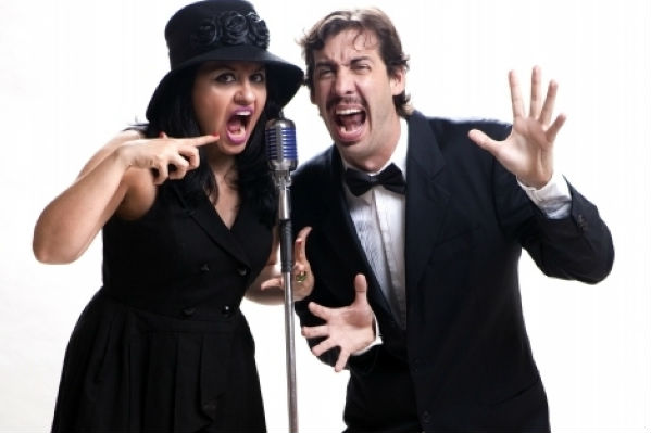 Carol Zoccoli e Fernando Muylaert são os idealizadores da Noite do Microfone Aberto Carol Zoccoli e Fernando Muylaert são os idealizadores da Noite do Microfone Aberto