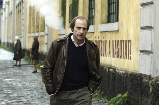 O ator Mark Strong em O Espião que Sabia Demais: thriller dirigido por Tomas Alfredson O ator Mark Strong em O Espião que Sabia Demais: thriller dirigido por Tomas Alfredson