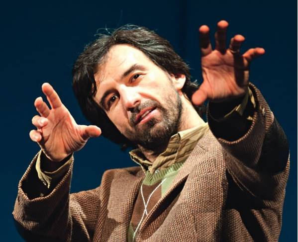 Adaptação literária: Charles Fricks no monólogo dramático O Filho Eterno, versão do romance de Cristovão Tezza Adaptação literária: Charles Fricks no monólogo dramático O Filho Eterno, versão do romance de Cristovão Tezza