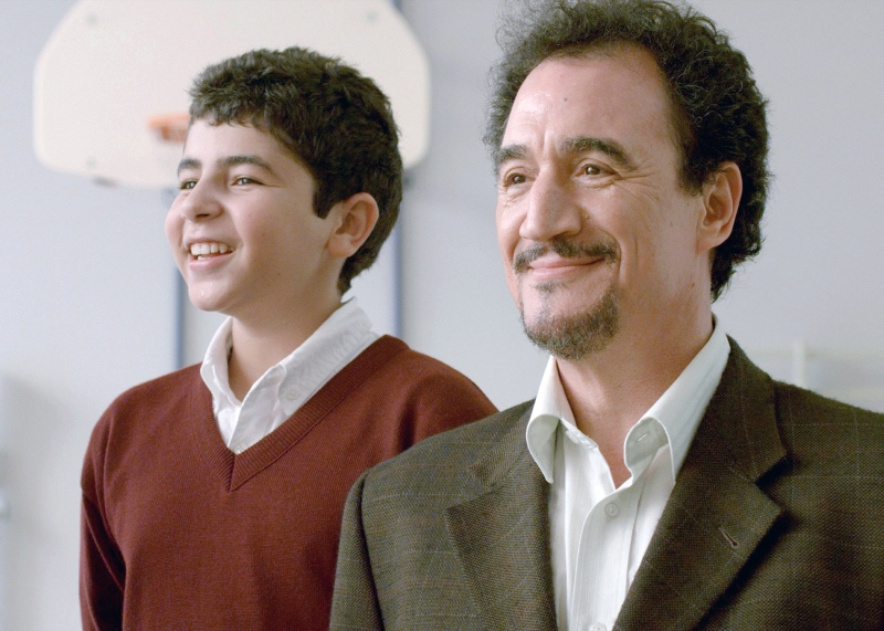 Do palco para a tela: o roteiro do filme baseia-se na peça Bashir Lazhar, de Évelyne de la Chenelière Do palco para a tela: o roteiro do filme baseia-se na peça Bashir Lazhar, de Évelyne de la Chenelière