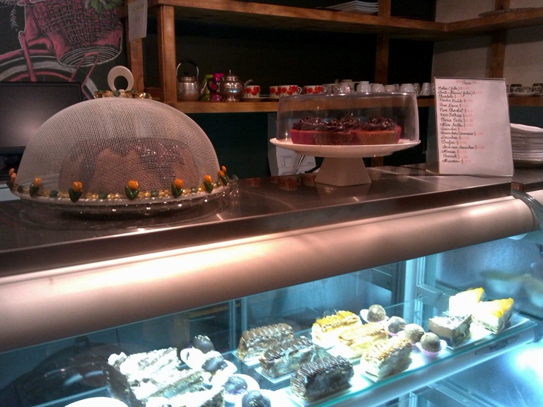 on_va_mange_-vitrine-arnaldo-lorencato