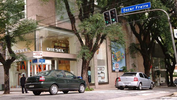 Lojistas dos Jardins oferecem estacionamento gratuito em dezembro