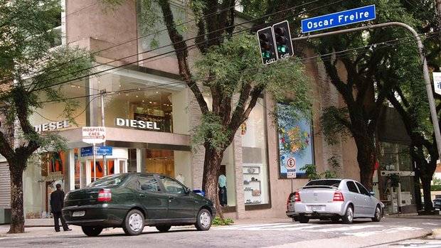 Lojistas dos Jardins oferecem estacionamento gratuito em dezembro