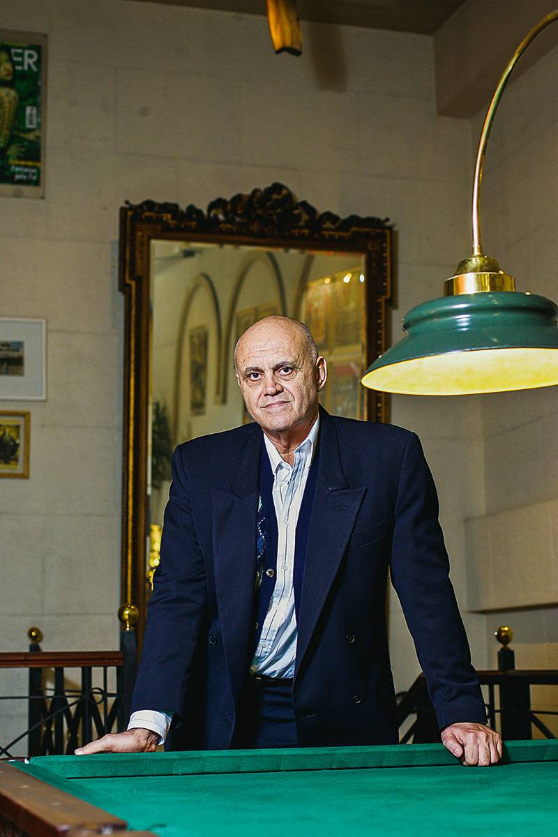 Morre Oscar Maroni, dono do Bahamas, aos 74 anos