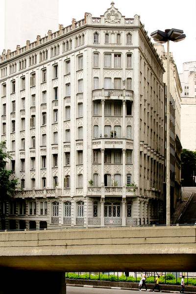 Primeiro edifício residencial da cidade