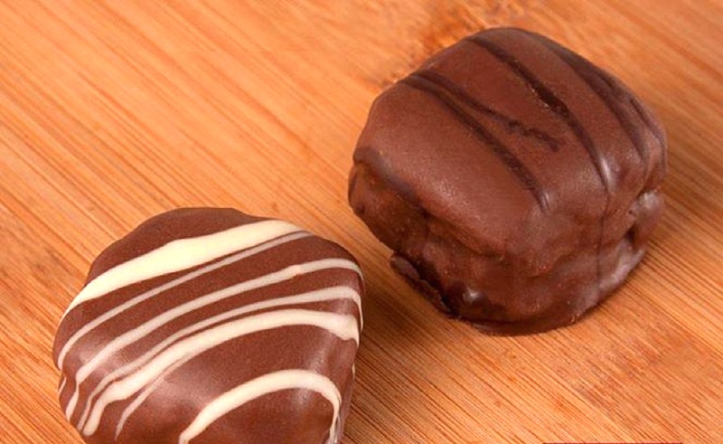 Pão de mel de chocolate ao leite, nas versões leite e licor Pão de mel de chocolate ao leite, nas versões leite e licor