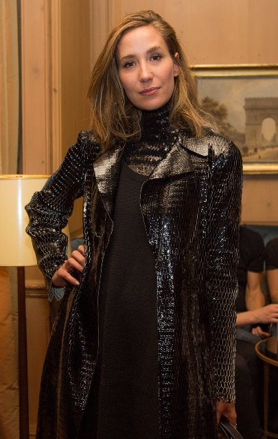 Princesa da família real brasileira abre brechó na internet