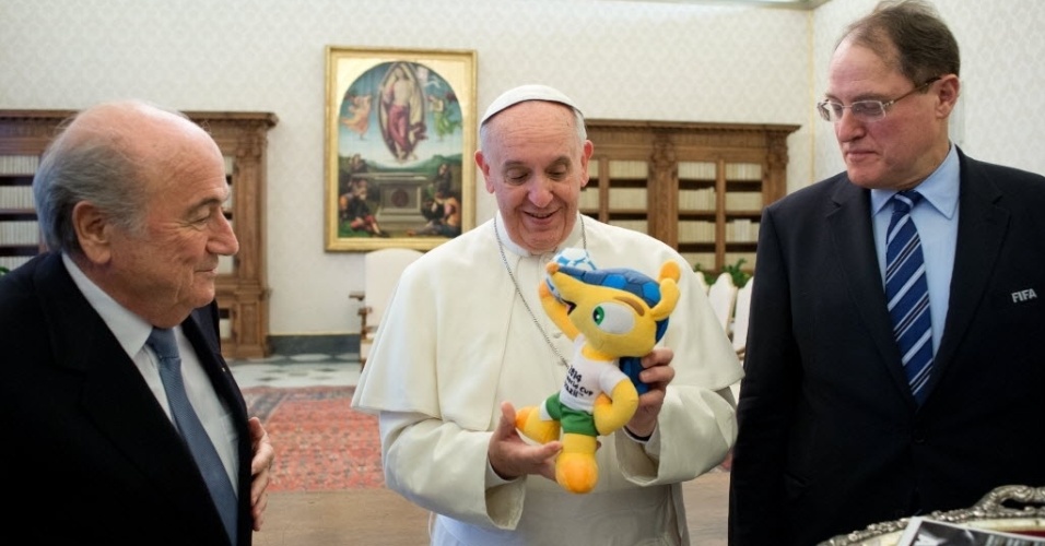 Papa Francisco brinca com bispo brasileiro por causa da Copa do Mundo