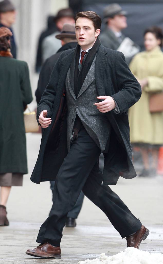 Robert Pattinson nas filmagens de Life, sobre fotógrafo de James Dean