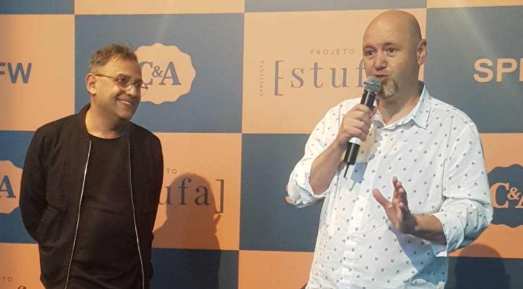 Paulo Borges, diretor criativo da SPFW, ao lado de Elio Silva, vice presidente de marketing da C&A (Foto: Tatiana Izquierdo)