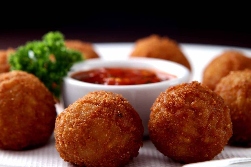 Receita: arancino, o bolinho de arroz italiano