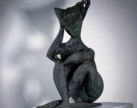 Detalhe de Mulher Sentada, bronze de 1951: assinado pelo escultor Pericle Fazzini Detalhe de Mulher Sentada, bronze de 1951: assinado pelo escultor Pericle Fazzini