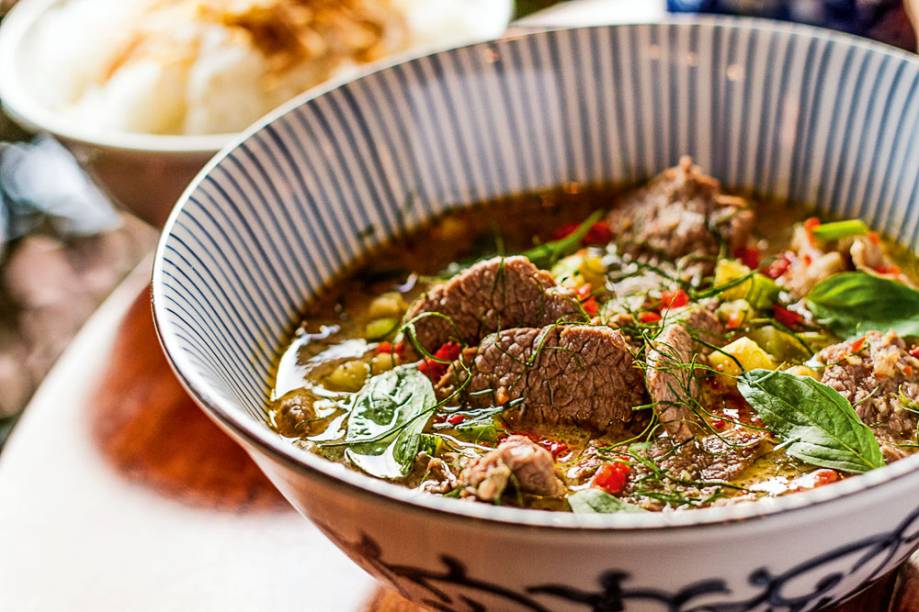 Mestiço: curry verde com carne