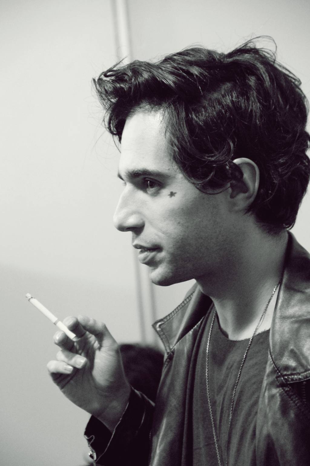 Thiago Pethit lança o clipe da música Moon