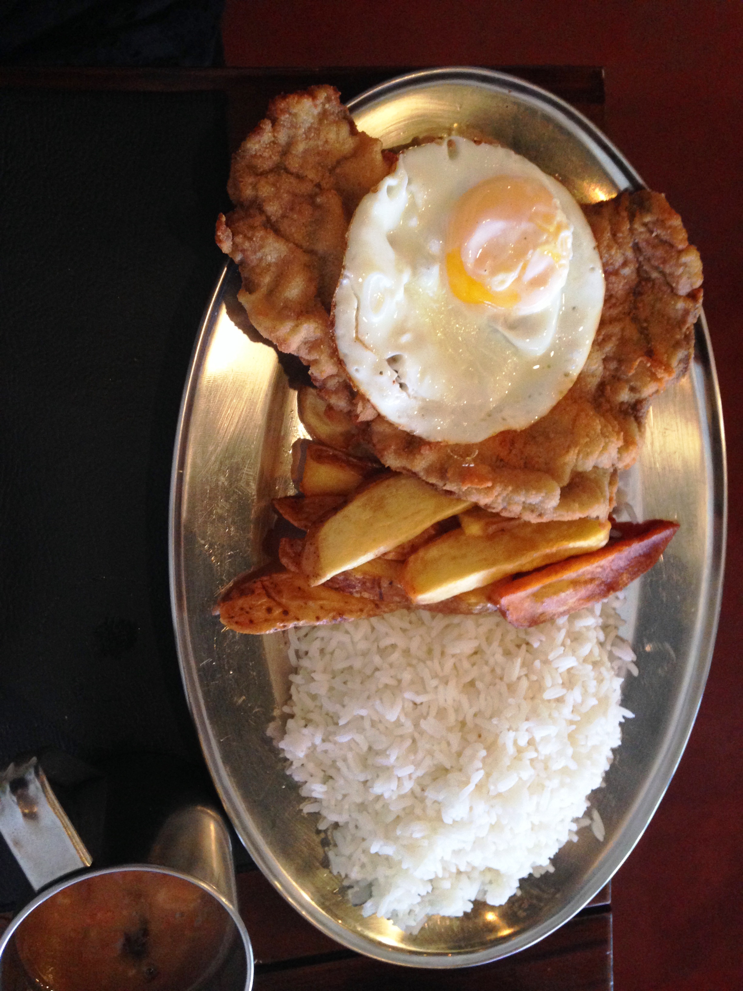 Prato feito de bife &agrave; milanesa, arroz, batata frita e feij&atilde;o: R$ 23,50 (Foto: Helena Galante)