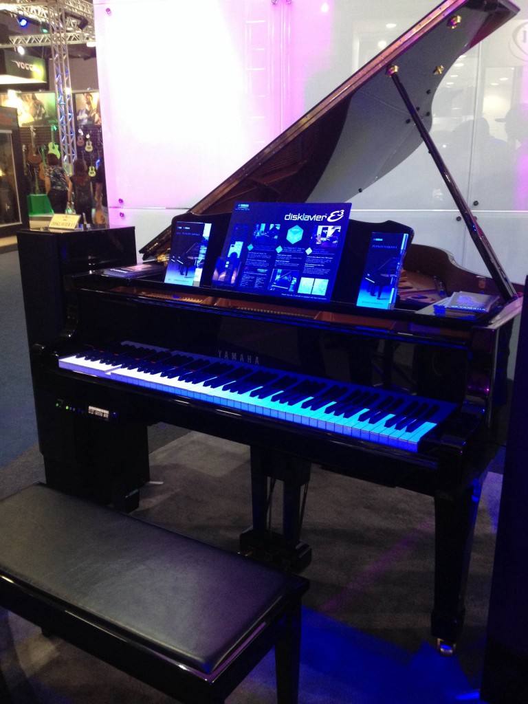 Piano que toca sozinho: instrumento improv&aacute;vel (Foto: Anderson Santiago)