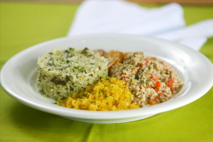 Picadinho de Tambaqui com farofa de banana, prato do restaurante Emprestado, receita do restaurante Lá em Casa, de Belém.