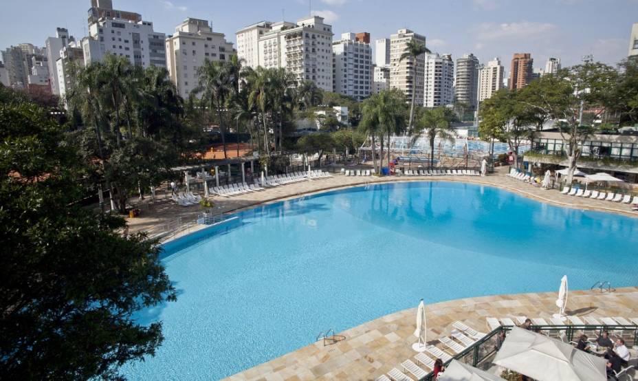 Imagem atual da piscina recreativa do clube nos Jardins