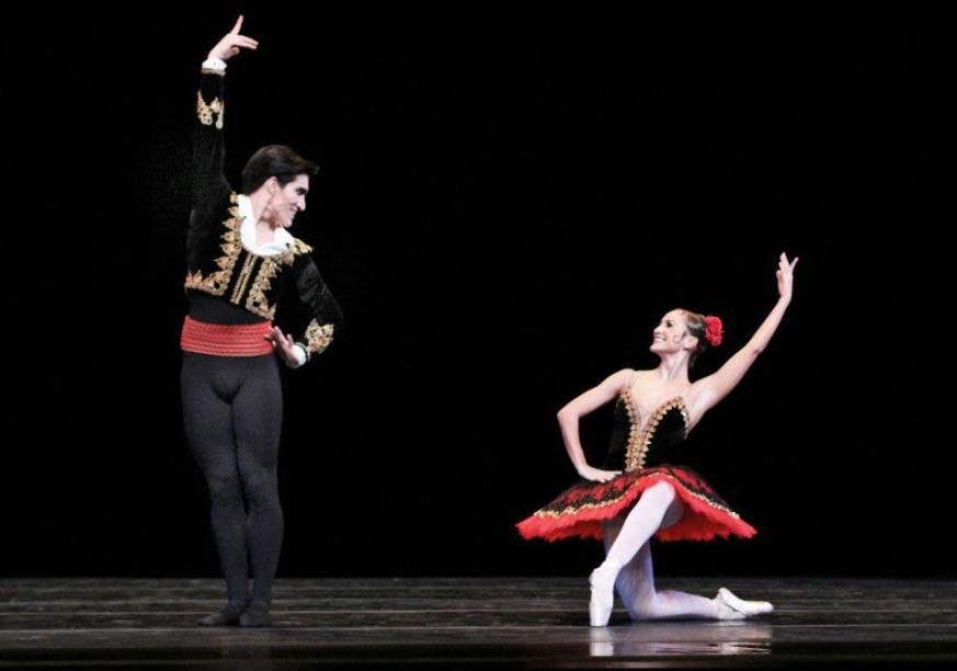 Espetáculo Dois a Dois reúne dois grandes pas de deux da dança clássica.
