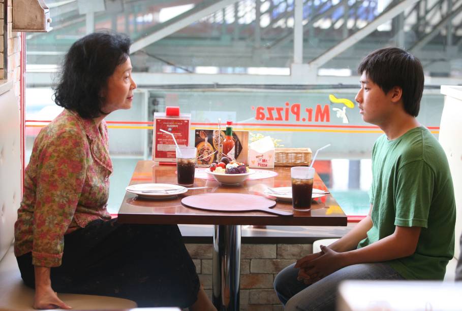 Poesia: Mija vive com seu neto em uma cidade localizada nas encostas do rio Han Poesia: Mija vive com seu neto em uma cidade localizada nas encostas do rio Han