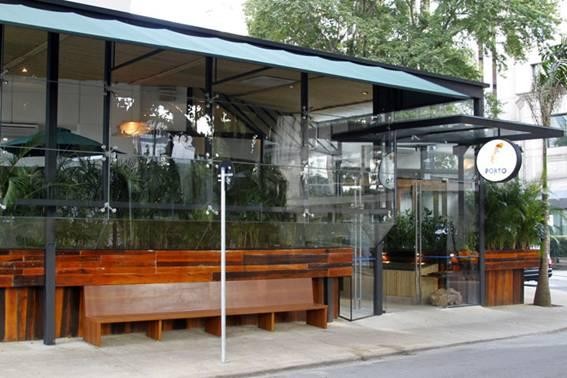 Minilulas grelhadas sobre maionese de leite com salada de brotos do Porto Rubaiyat