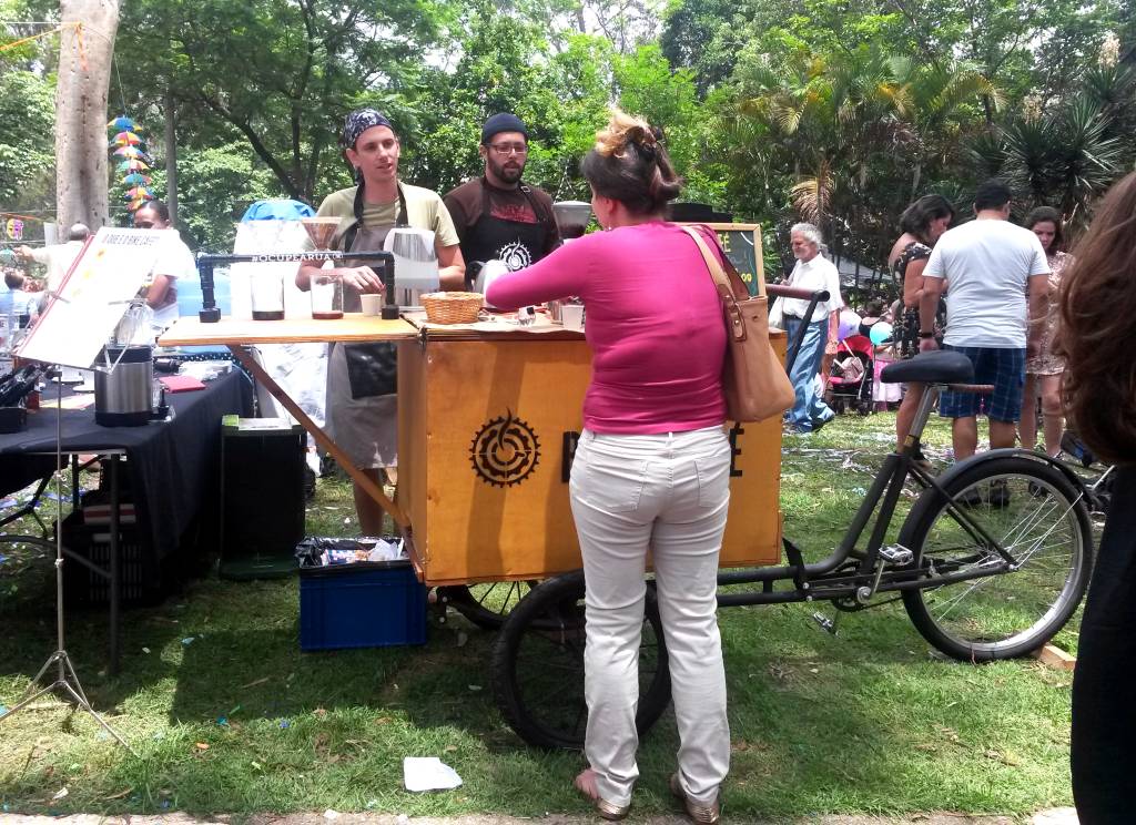 Bicicletas que vendem café, pudim e até hambúrguer
