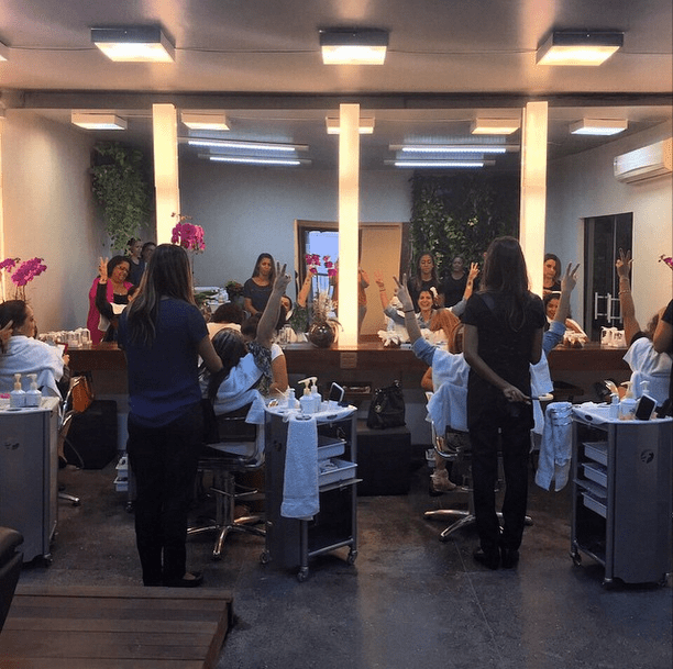 Preta Gil ganha homenagem do noivo e daminha de honra no dia do casamento