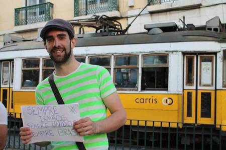 Os protestos na web: sites elegem as gatas e os gatos das manifestações