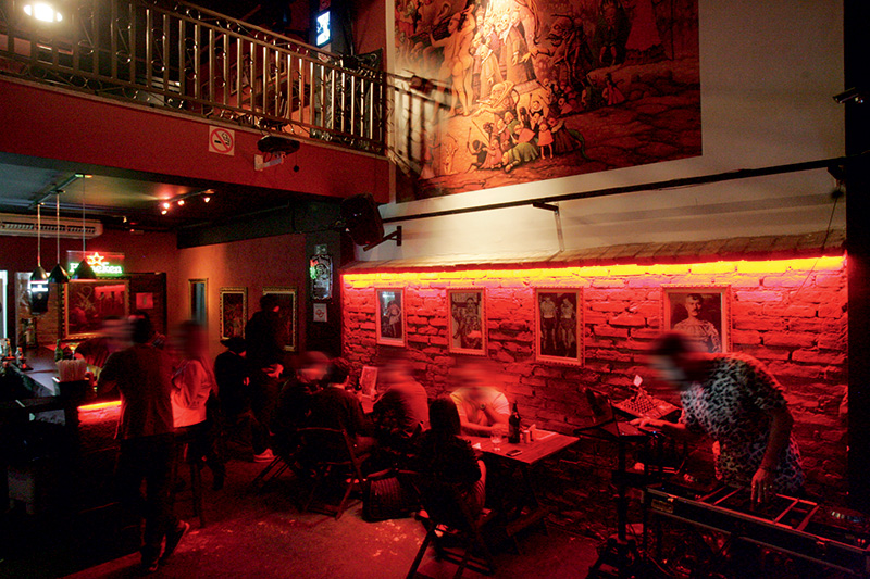 O ambiente escuro: ponto de encontro de descolados O ambiente escuro: ponto de encontro de descolados