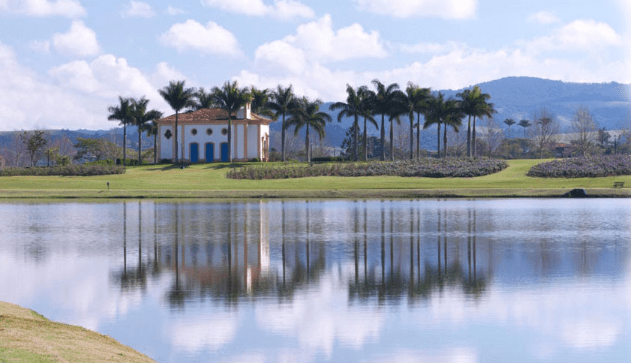 Ladrões fazem túnel para roubar casa em condomínio de luxo