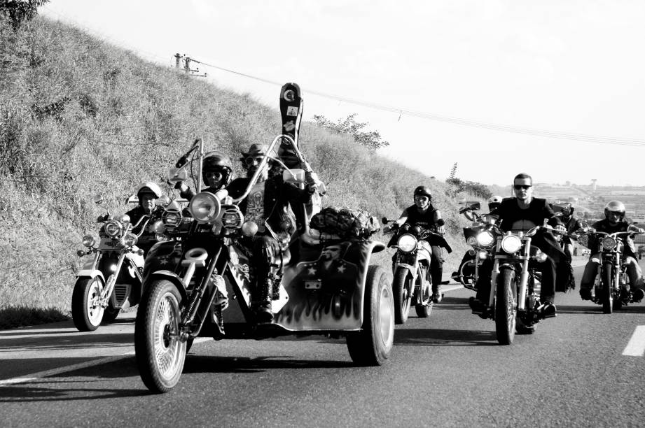 Raul - o Início, o Fim e o Meio: documentário tem imagens raras de arquivos e conversas com artistas Raul - o Início, o Fim e o Meio: documentário tem imagens raras de arquivos e conversas com artistas