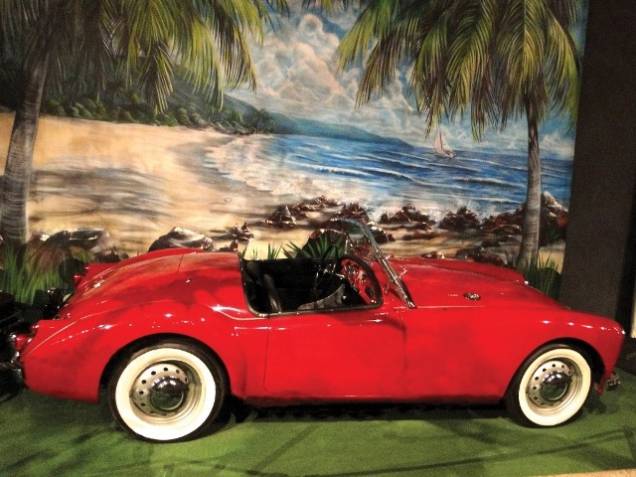 The Elvis Experience: carro conversível vermelho que aparece no filme Feitiço Havaiano The Elvis Experience: carro conversível vermelho que aparece no filme Feitiço Havaiano