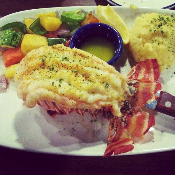 Cauda de lagosta: um dos pratos mais pedidos do restaurante (Foto: Carla Hansen/Instagram)