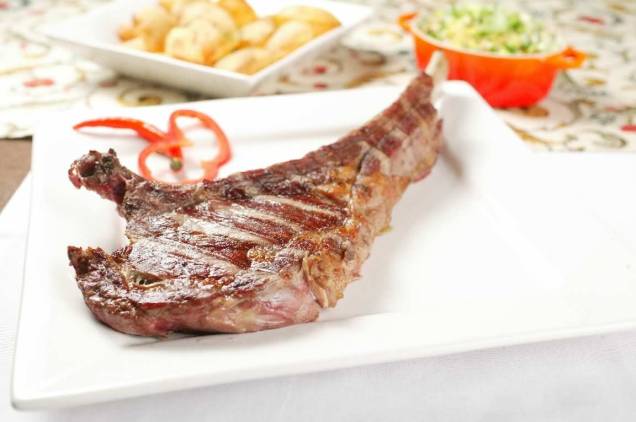 Côte du boeuf (R$ 62,00) do Red Angus: peça ao estilo francês extraída do contra filé Côte du boeuf (R$ 62,00) do Red Angus: peça ao estilo francês extraída do contra filé