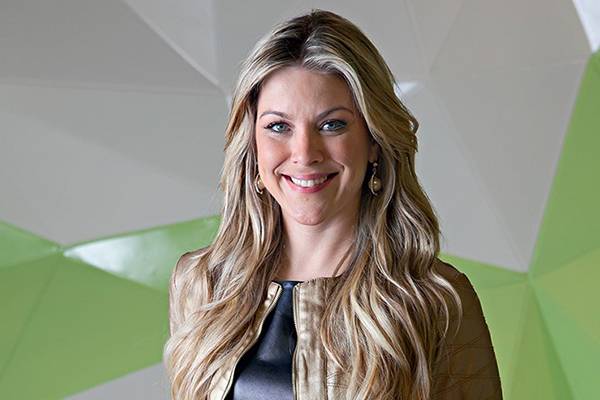 Renata Fan deixa ‘escapar’ palavrão ao vivo e faz a alegria da internet