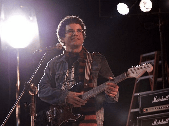 Renato Russo está vivo no filme Somos Tão Jovens