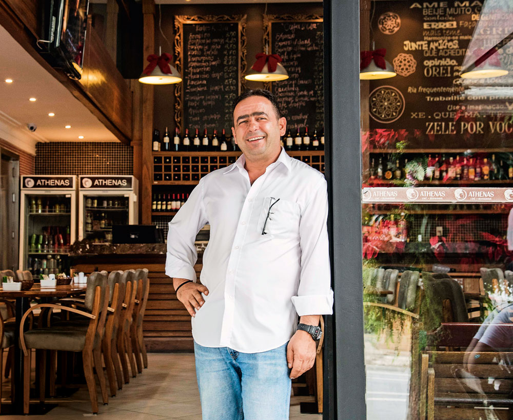 O grego que atrai 60 000 pessoas por mês no Baixo Augusta