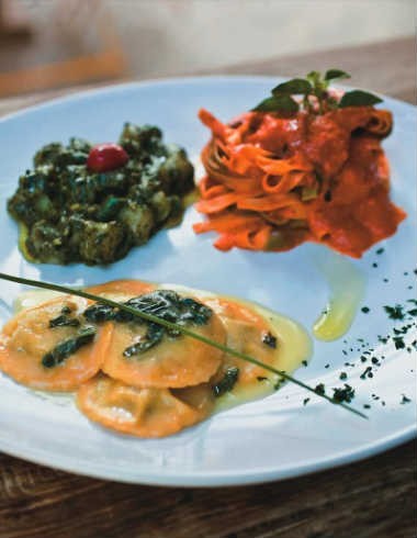 Língua coberta por tomate: sugestão da casa Língua coberta por tomate: sugestão da casa