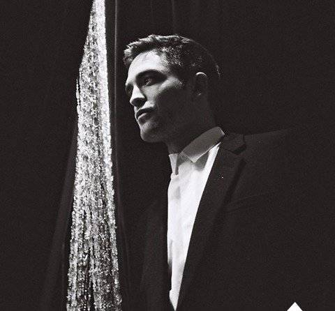 Os novos hábitos de beleza de Robert Pattinson – e sua campanha para a Dior