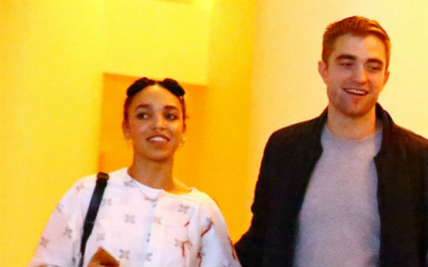 Robert Pattinson estaria noivo de sua namorada, FKA Twigs