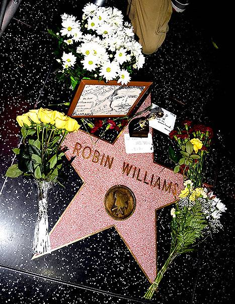Fãs prestam comoventes homenagens a Robin Williams