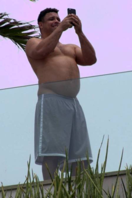 De férias no Rio, Ronaldo aparece com visual muito diferente do tempo de ‘Medida Certa’