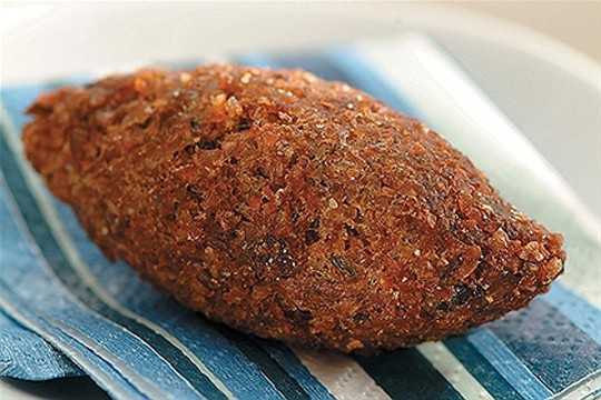 Rosima: nessa cada de culinária árabe da família Cury, faz sucesso o bom quibe frito (4,00 reais) Rosima: nessa cada de culinária árabe da família Cury, faz sucesso o bom quibe frito (4,00 reais)