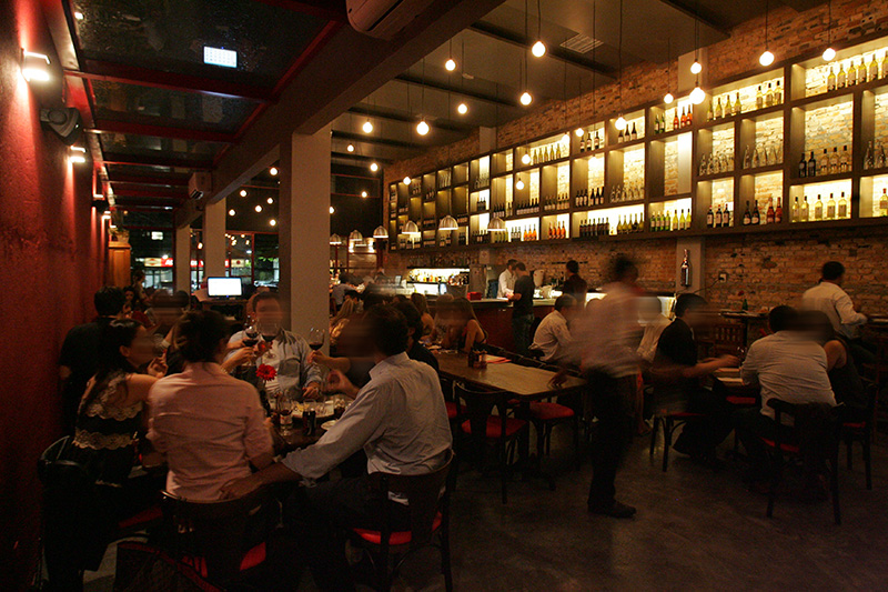 Rouge Bar à Vin: 120 rótulos Rouge Bar à Vin: 120 rótulos