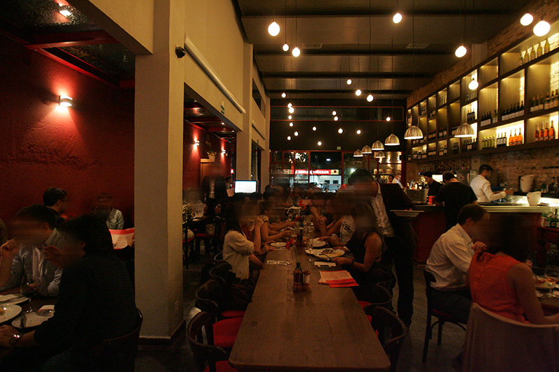 Rouge Bar à Vin: 120 rótulos Rouge Bar à Vin: 120 rótulos